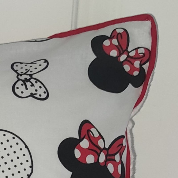 Podusia 40x40 dla dziewczynki  z imieniem i kolorową wypustką