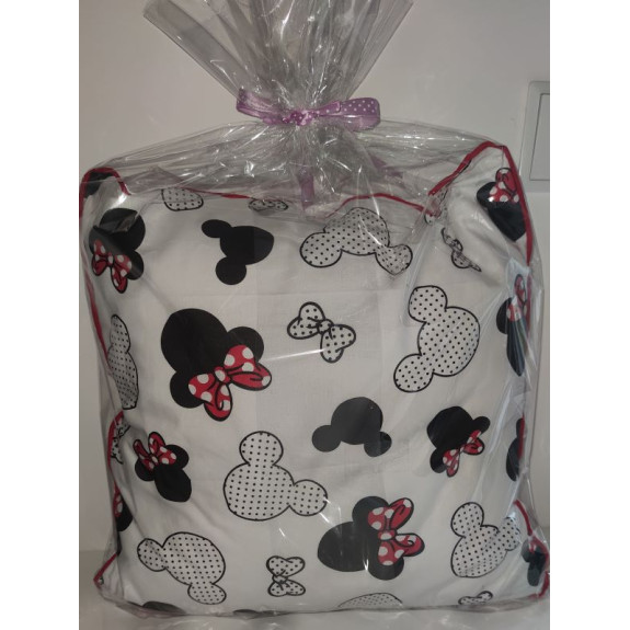 Podusia 40x40 dla dziewczynki  z imieniem i kolorową wypustką